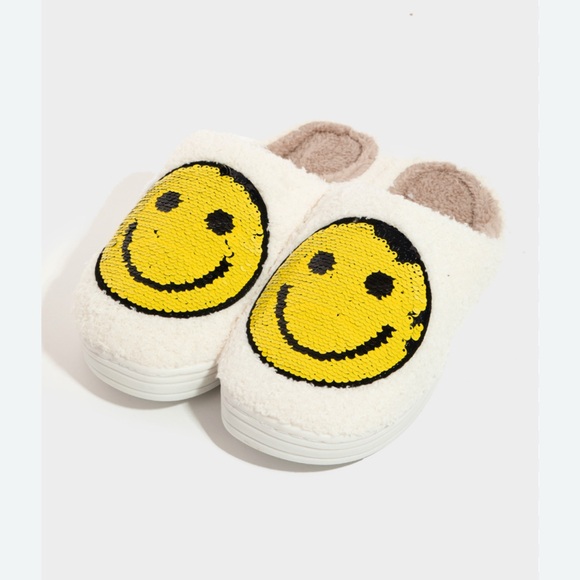 Reversible face smiley slippers  Sz 9. (Says 42/43 but run small) - Picture 1 of 3